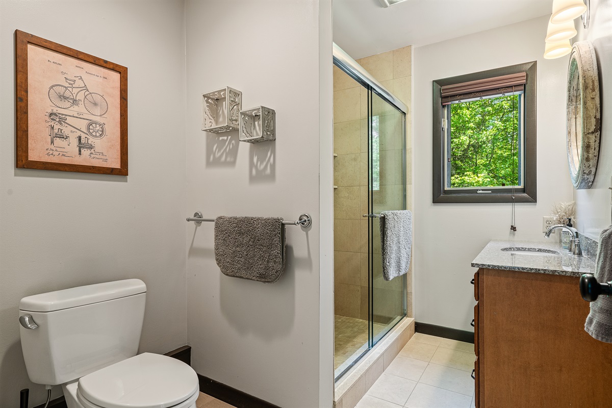 Second floor en-suite bathroom