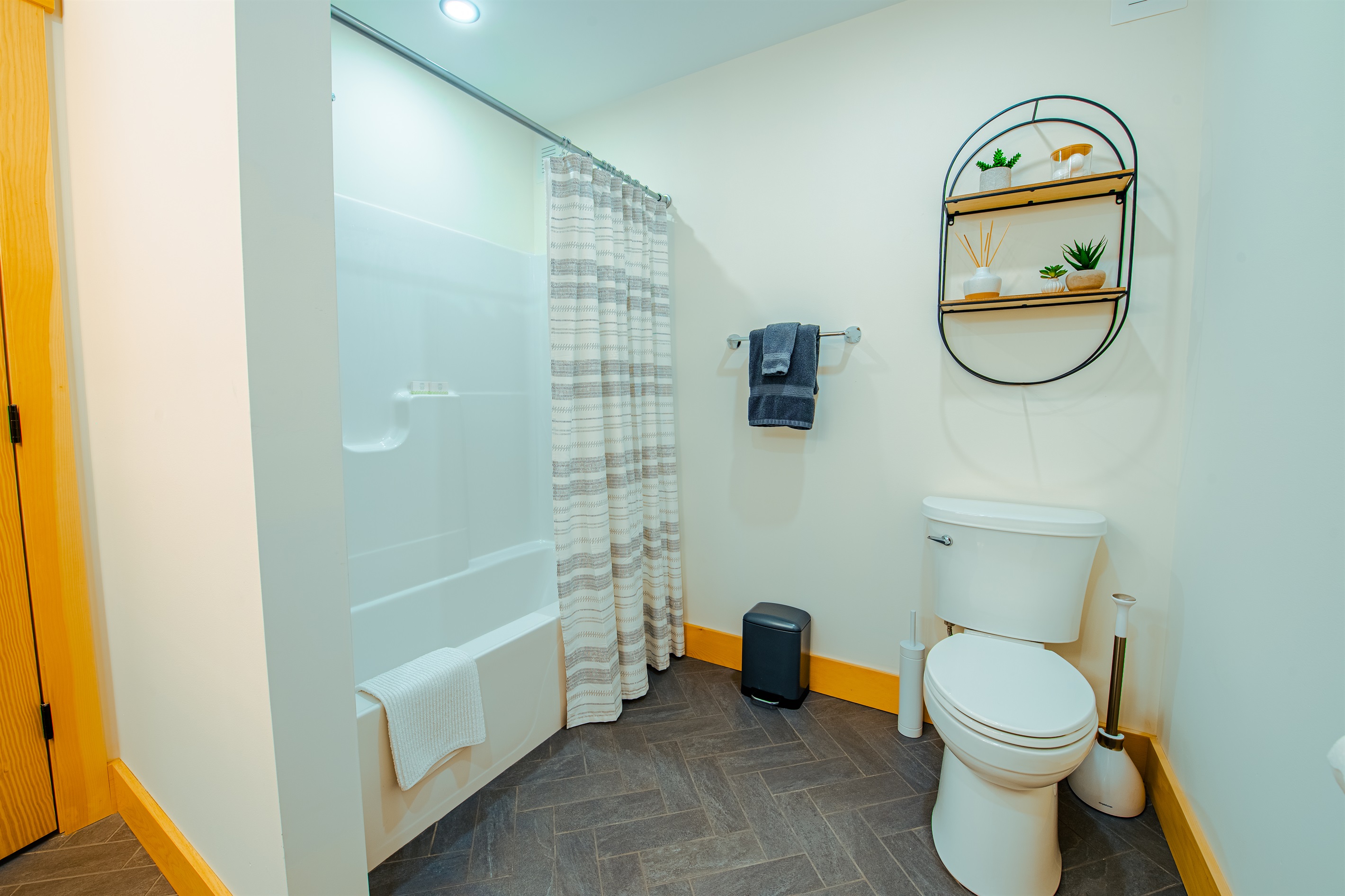 Second Bathroom with tub/shower