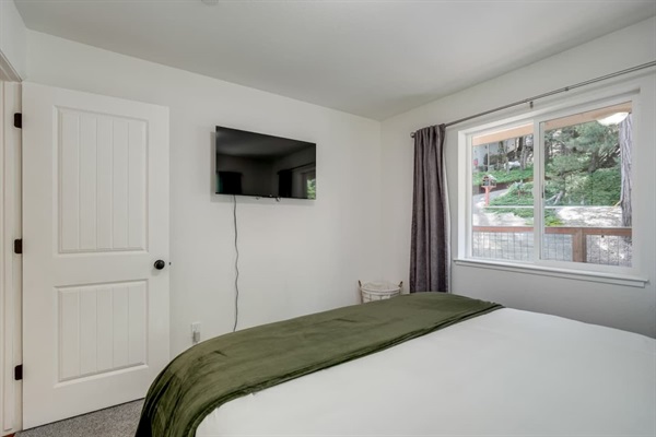 Bedroom 2 | 43" SmartTV