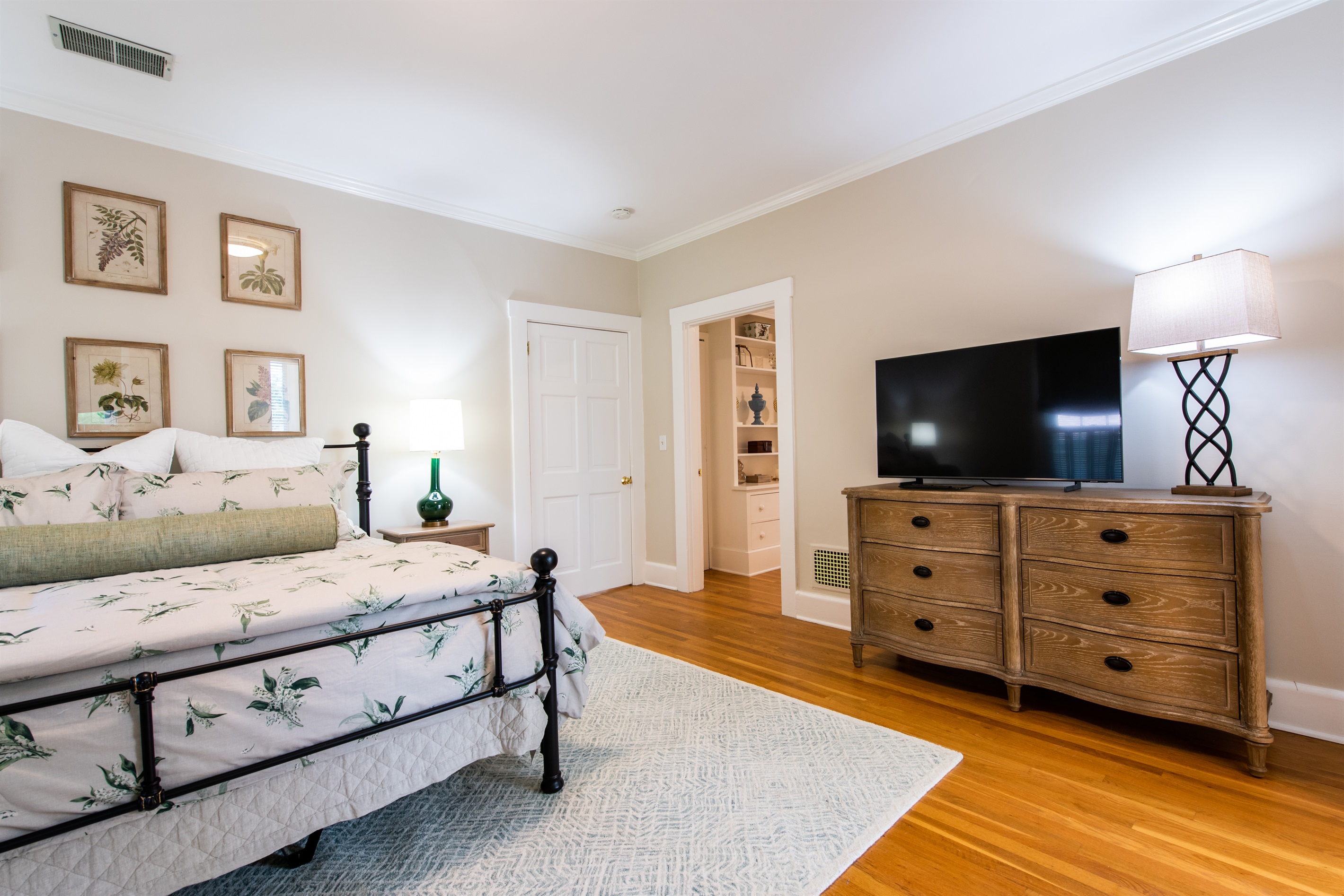 Spacious room great for relaxation and watching TV