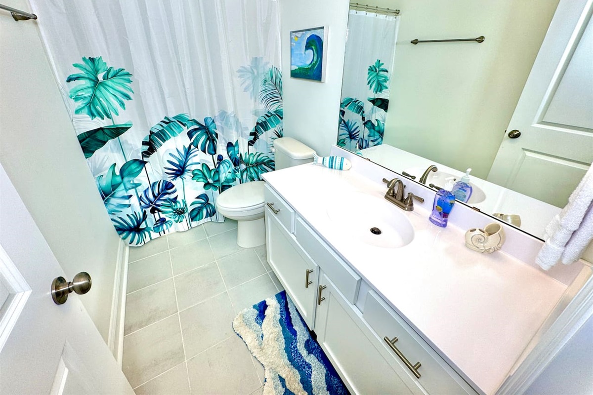 Hall full bathroom has a shower/bathtub.
