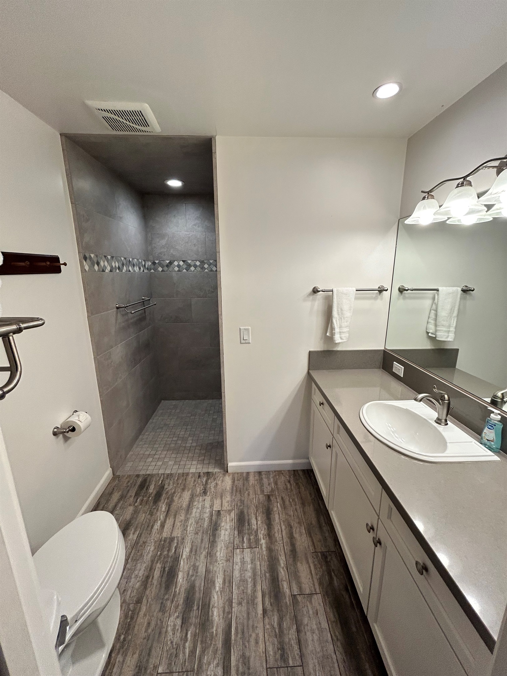 En Suite Primary Restroom
