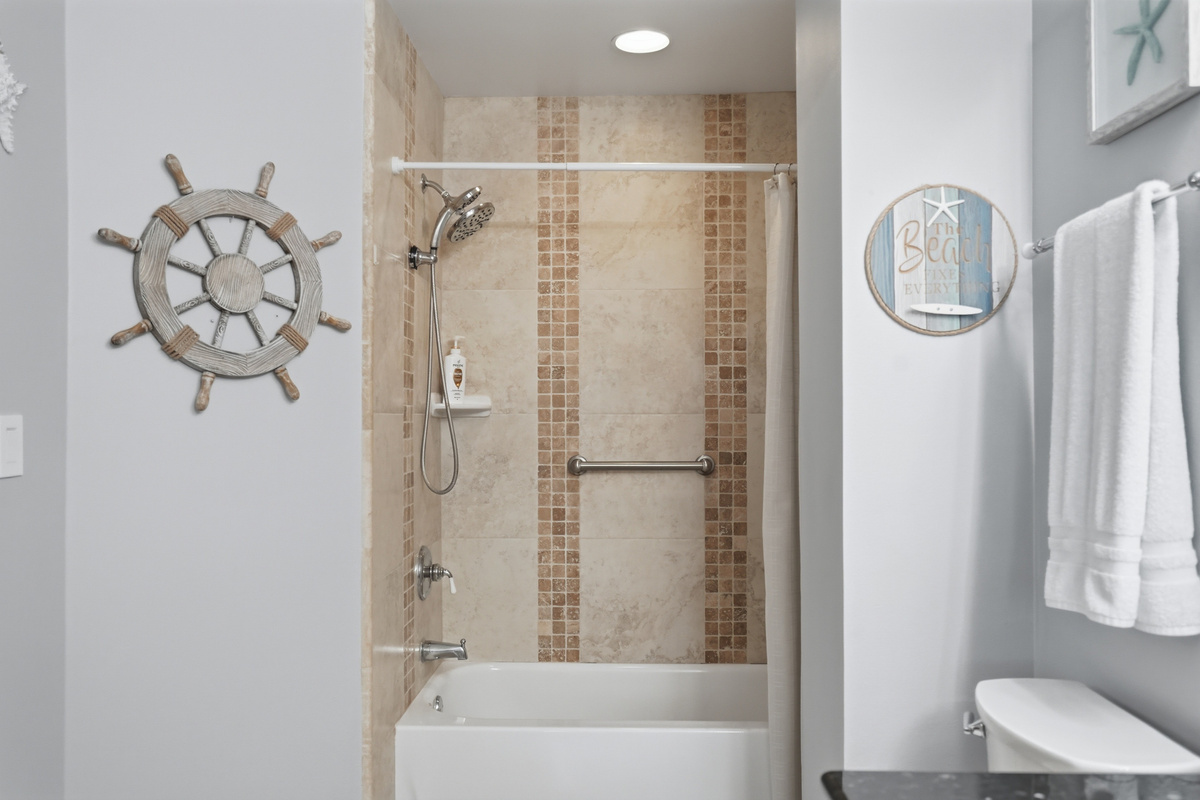 Conveniently located within the primary bedroom, the full bathroom provides everything you need to freshen up and get ready for a day at the beach, by the pool, or exploring St. Pete.