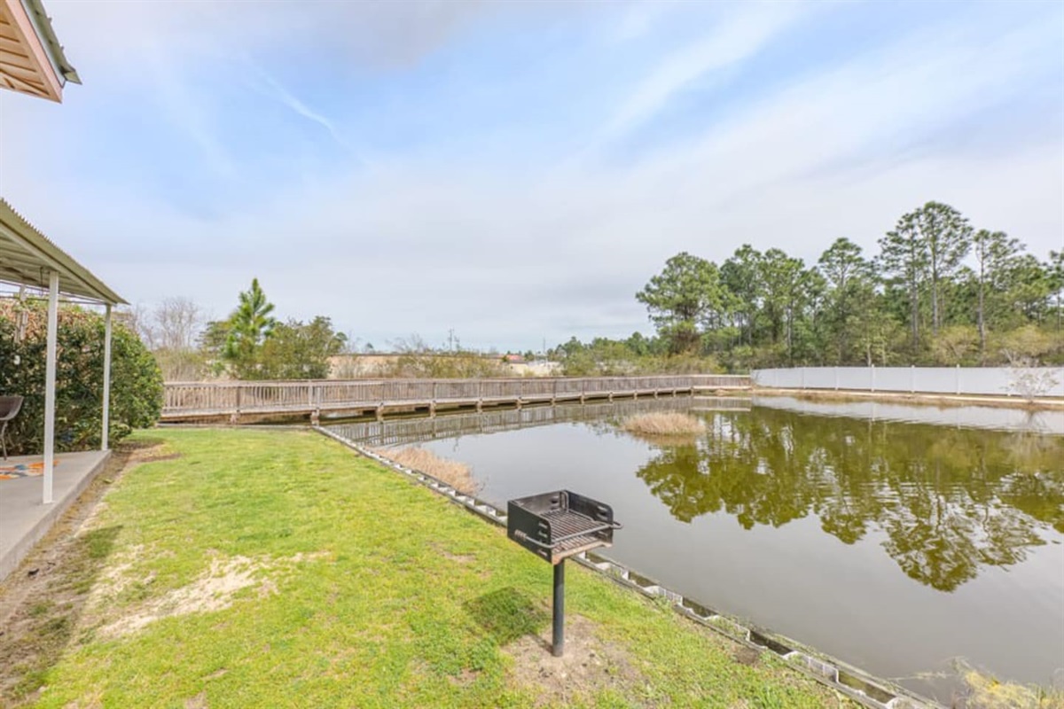 Outdoor Retreat: Scenic views and a grill await you!