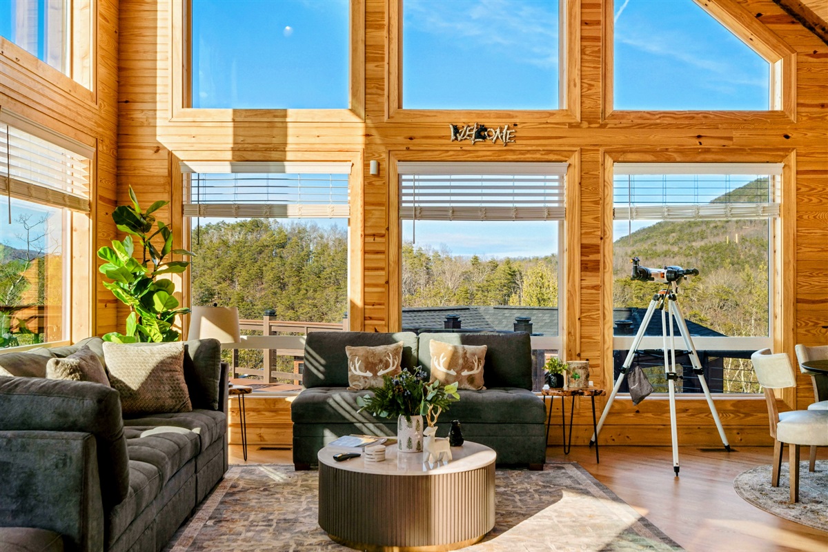 Mountain Stargazing – A telescope and cozy seating invite you to explore the night skies and stunning mountain landscapes.