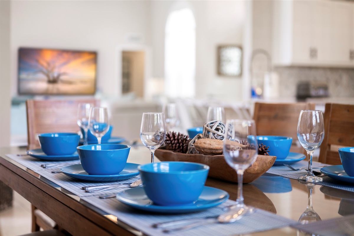 Coastal charm and glassware sparkle—set for a stylish night in