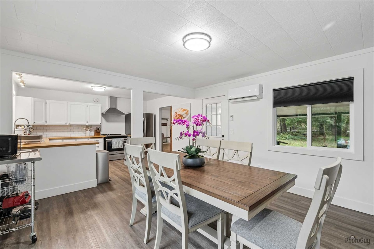 Dining room
