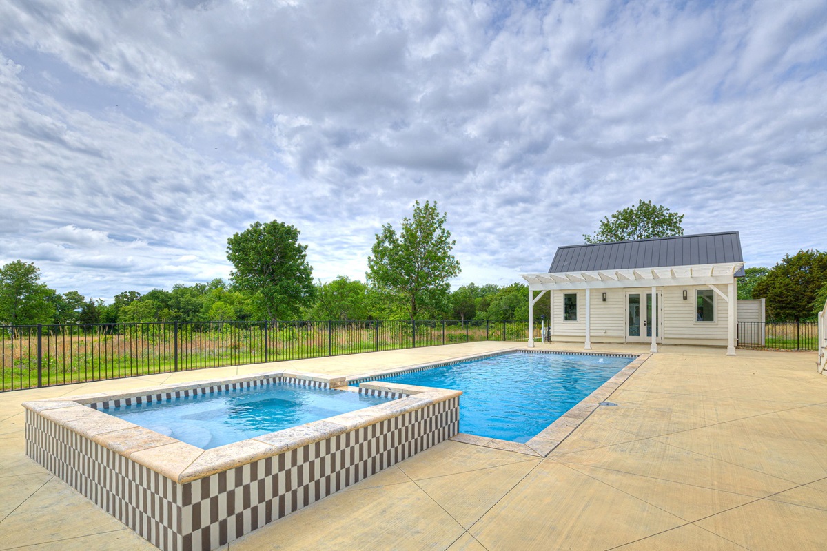 Pool & Hot Tub