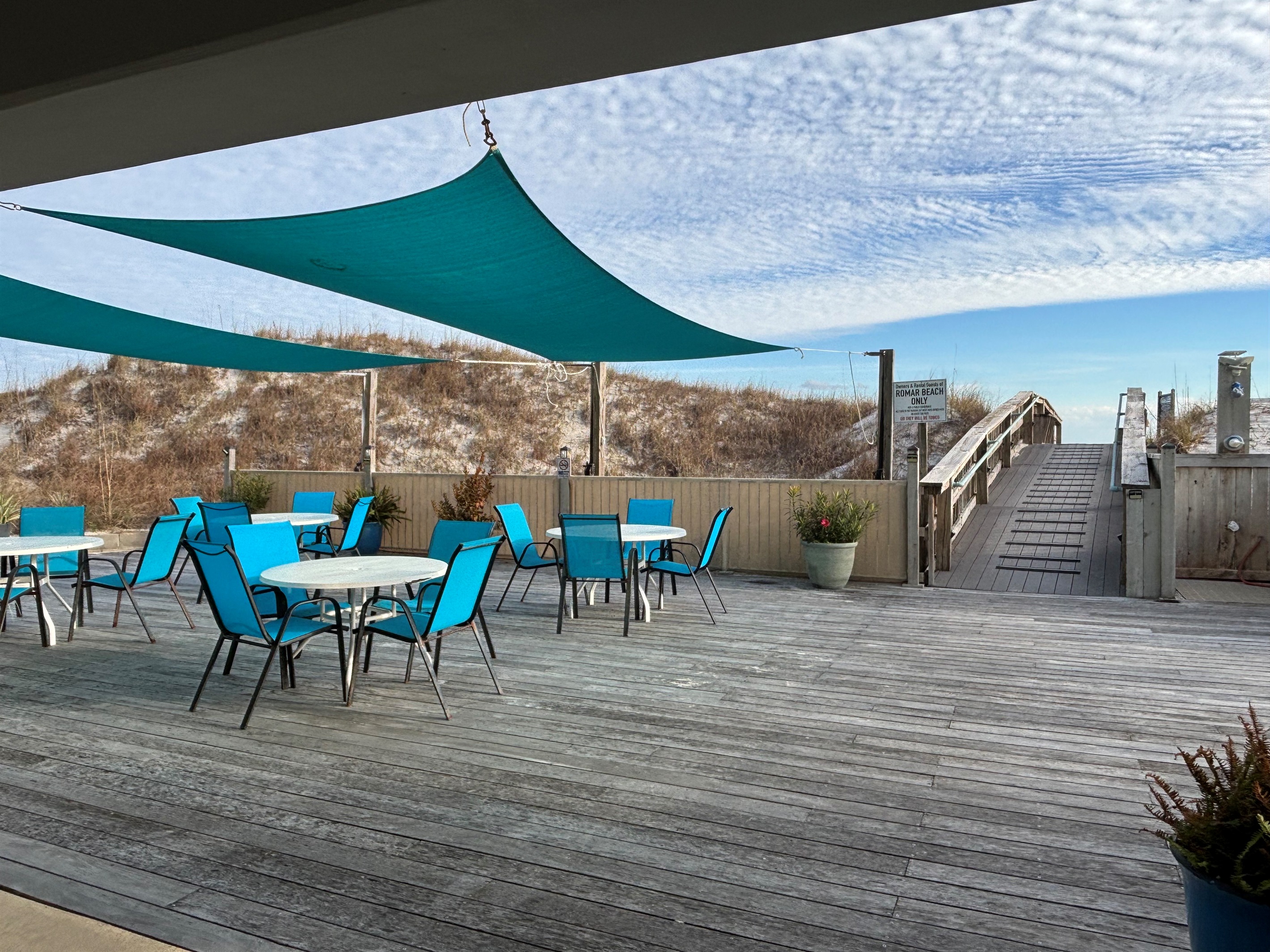 Outdoor Seating/Dining