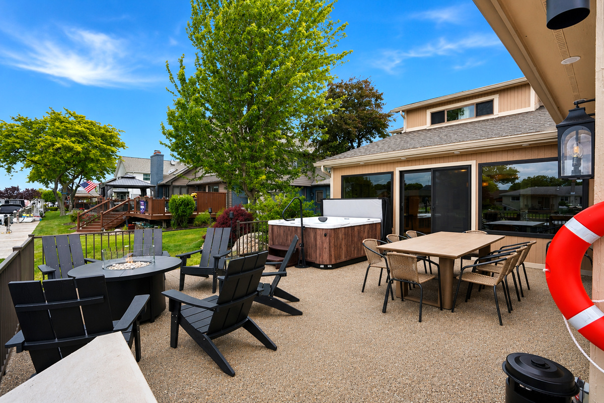Indulge in the perfect fusion of modern elegance and uncompromising comfort, where the boundaries between indoor and outdoor living dissolve, allowing you to fully embrace the beauty of your surroundings.