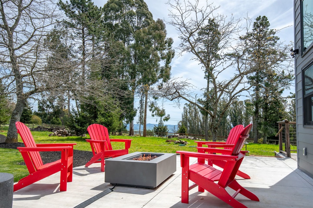 Endless outdoor chill vibes: Enjoy the fire table in the late afternoon or at night while toasting to your relaxing trip.