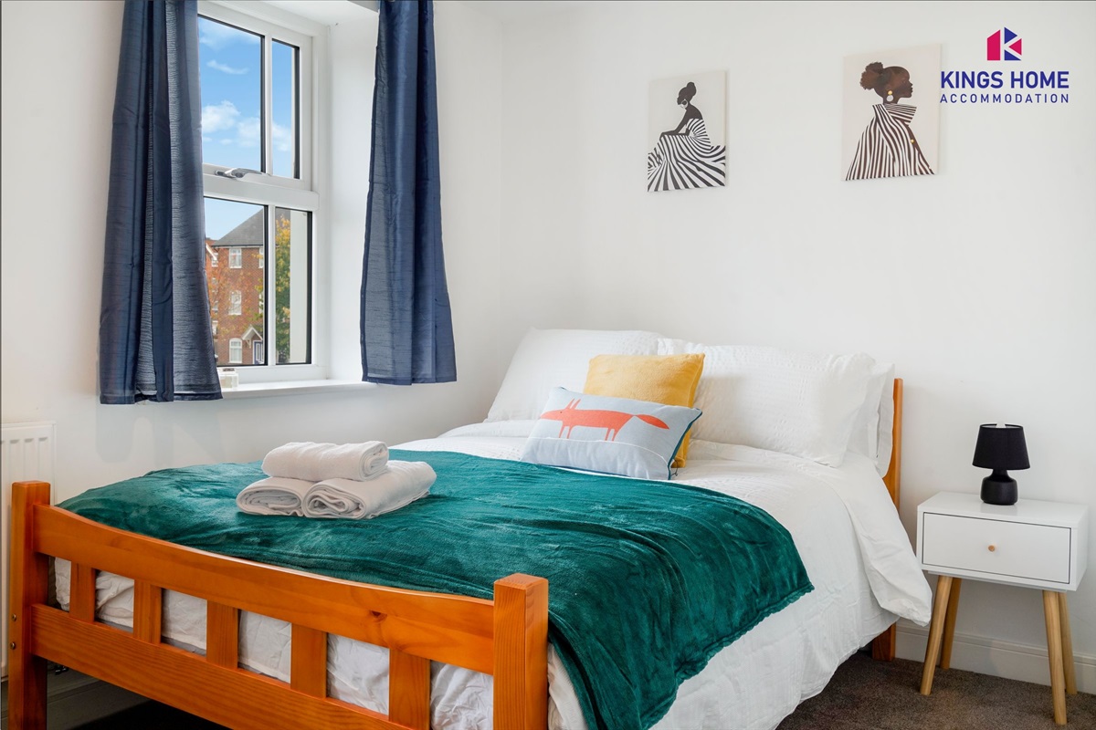 [Double bed]