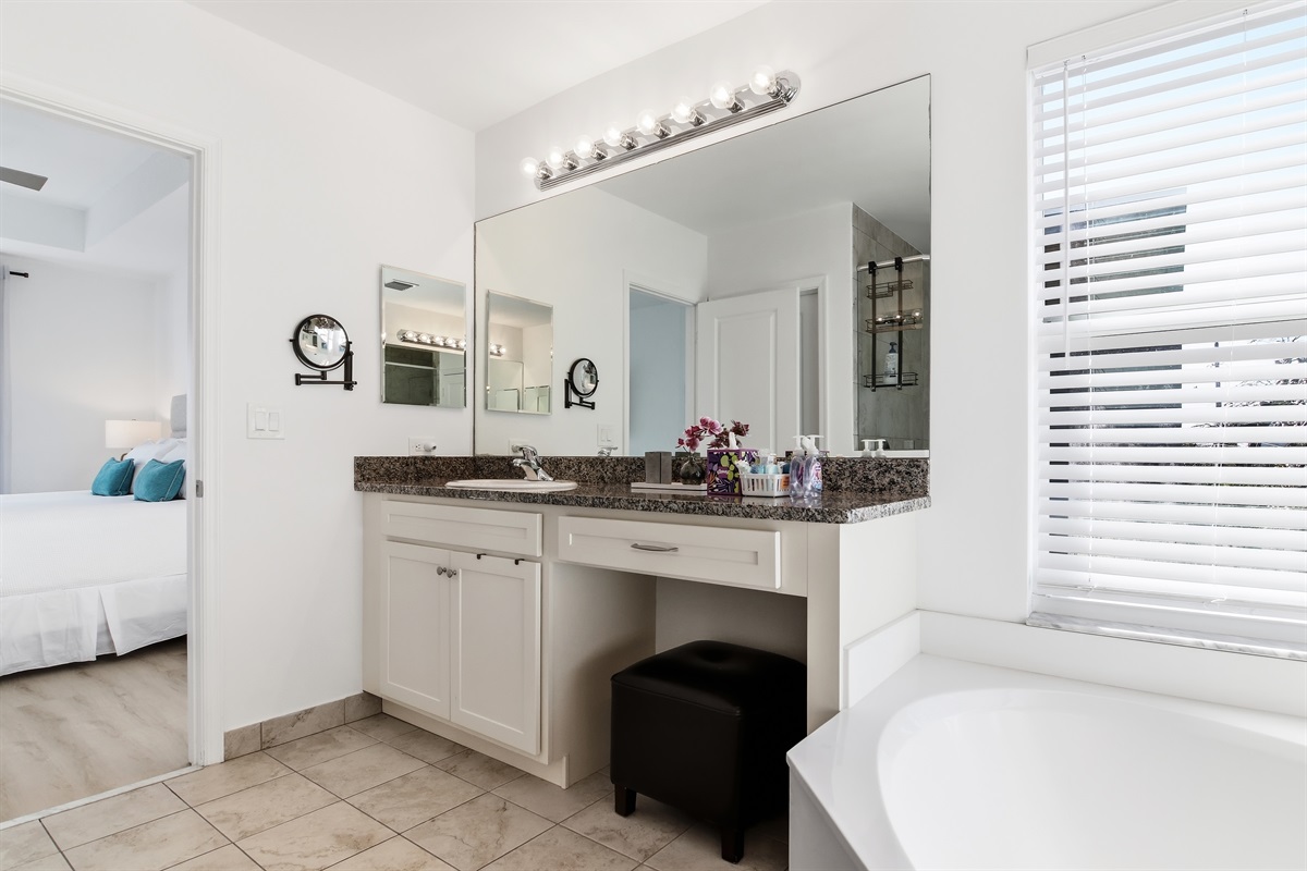 Primary en-suite, double vanity, magnifying mirror, separate toilet room