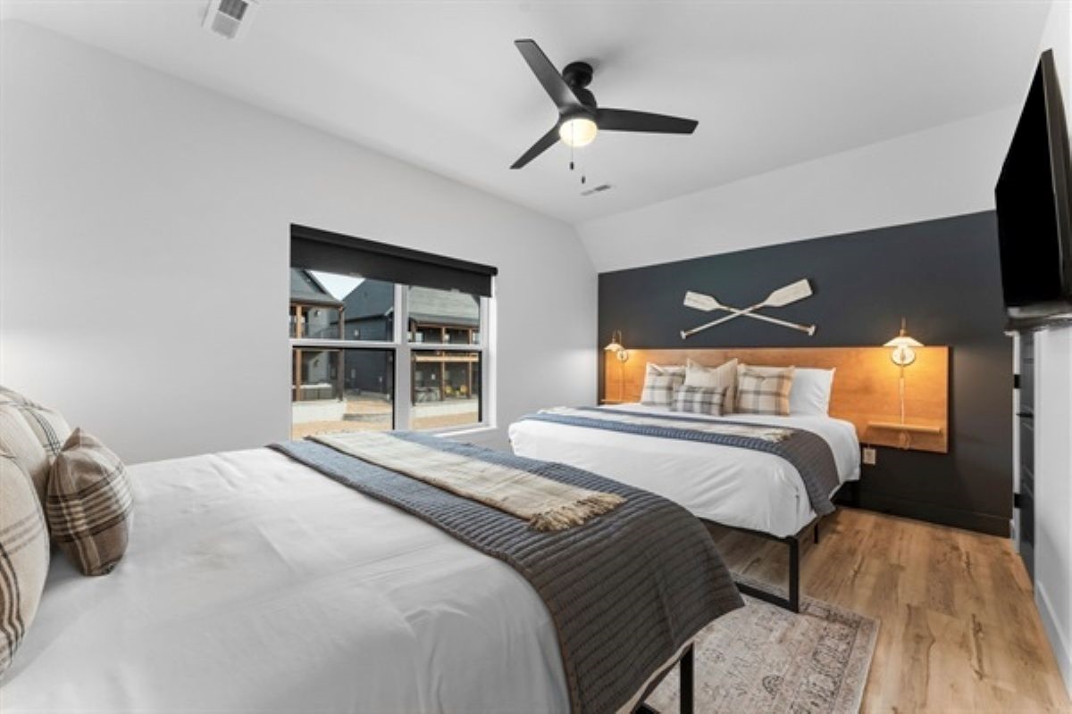 Upperl level double king bedroom #2 w/ ensuite bath