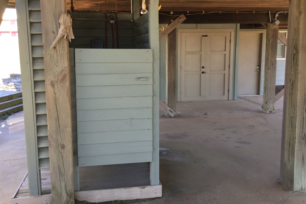 Outdoor hot and cold shower to wash the sand from your toes!
