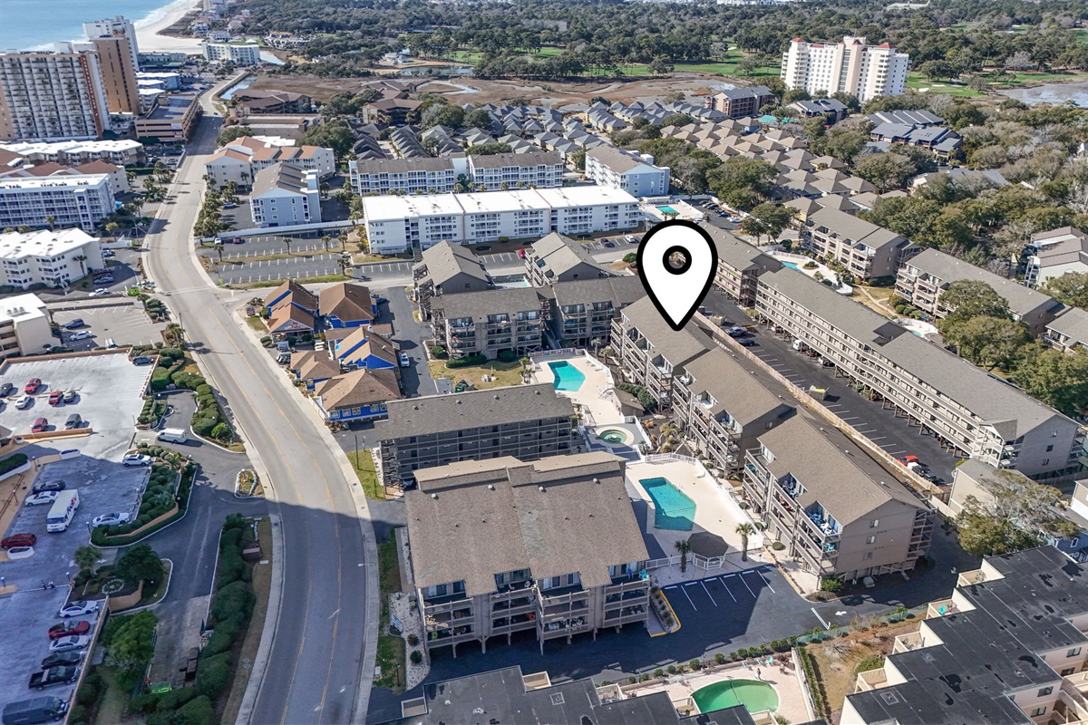 Perfectly situated on Shore Dr, close to resturants, the Apache Pier and only steps to the beach