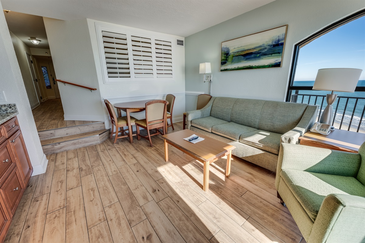 Living Room with Stunning Views🌊☀️