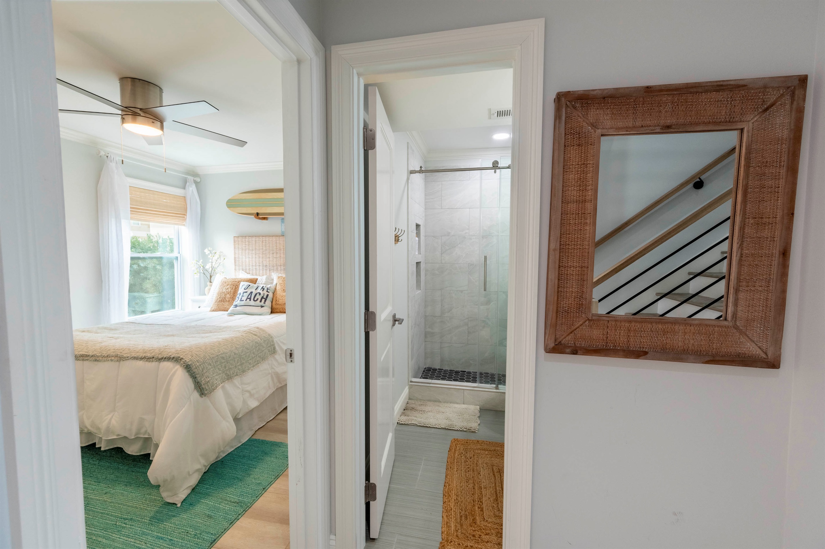 Relaxing retreat: Cozy bedroom and modern bathroom with beachy elegance.