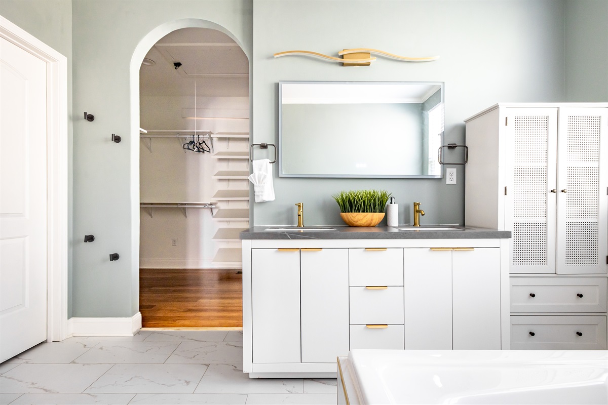 Luxury en-suite bathroom with 2-person air massaging bath, tiled rain shower, double vanity, walk-in closet