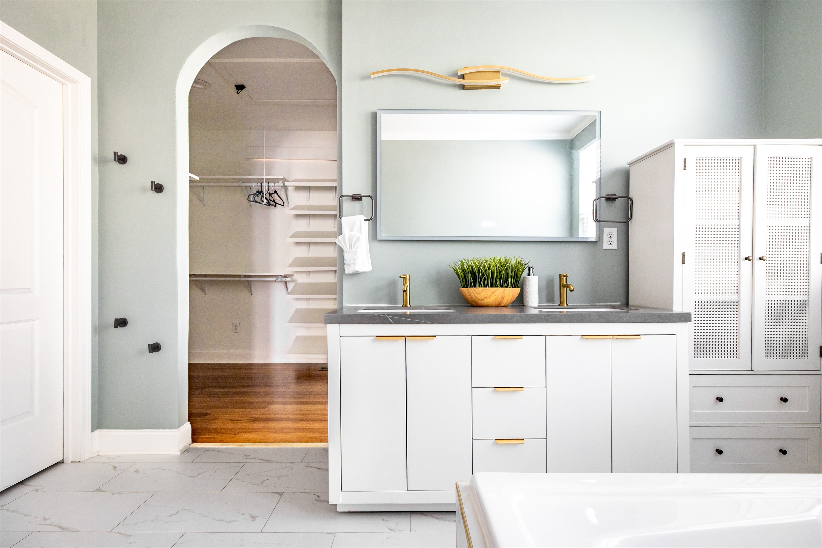 Luxury en-suite bathroom with 2-person air massaging bath, tiled rain shower, double vanity, walk-in closet