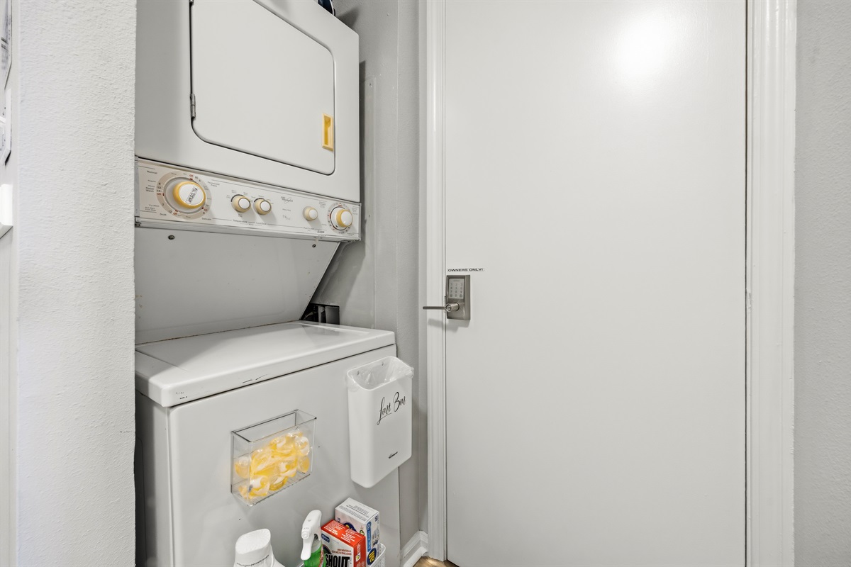 Washer/dryer combo - laundry essentials included!