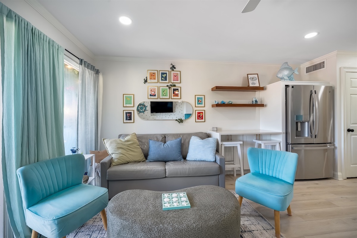 Living and dining | Susu's Sea Cabin | 238C 1300 Ocean Blvd | Isle of Palms, SC | IOP Escapes