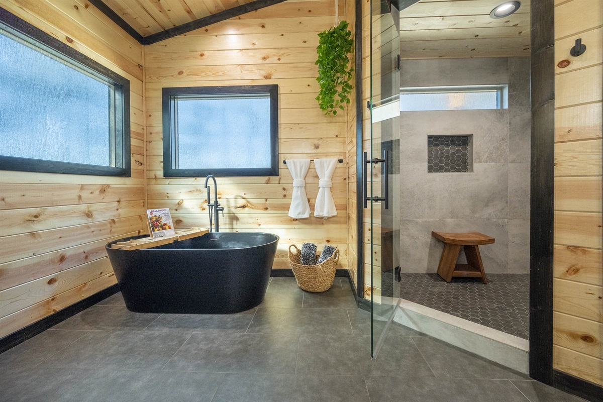 Yes please! Black soaker tub and a large shower fit for 2.