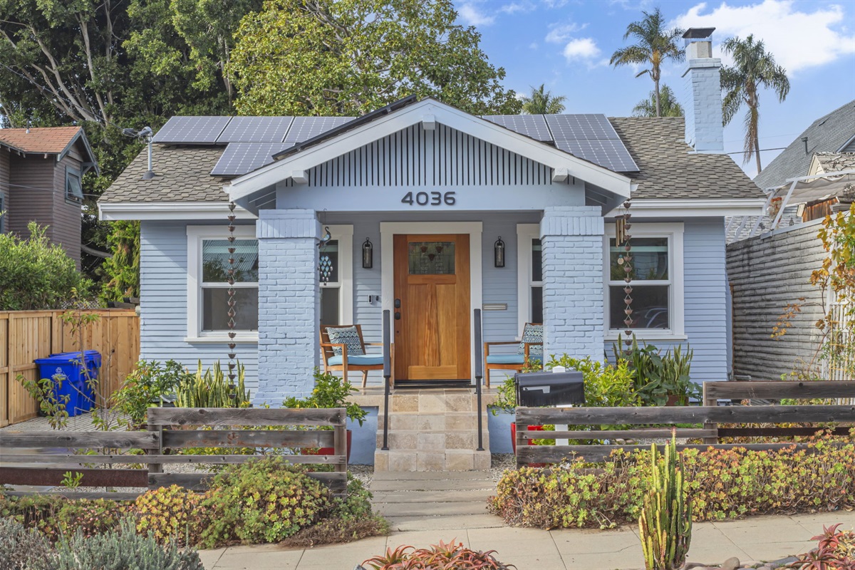 Charming Mission Hills bungalow with a private deck, sauna, and peaceful garden path - the perfect home base for your San Diego stay.