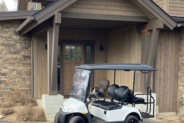 Golf cart included, free for guests' use.