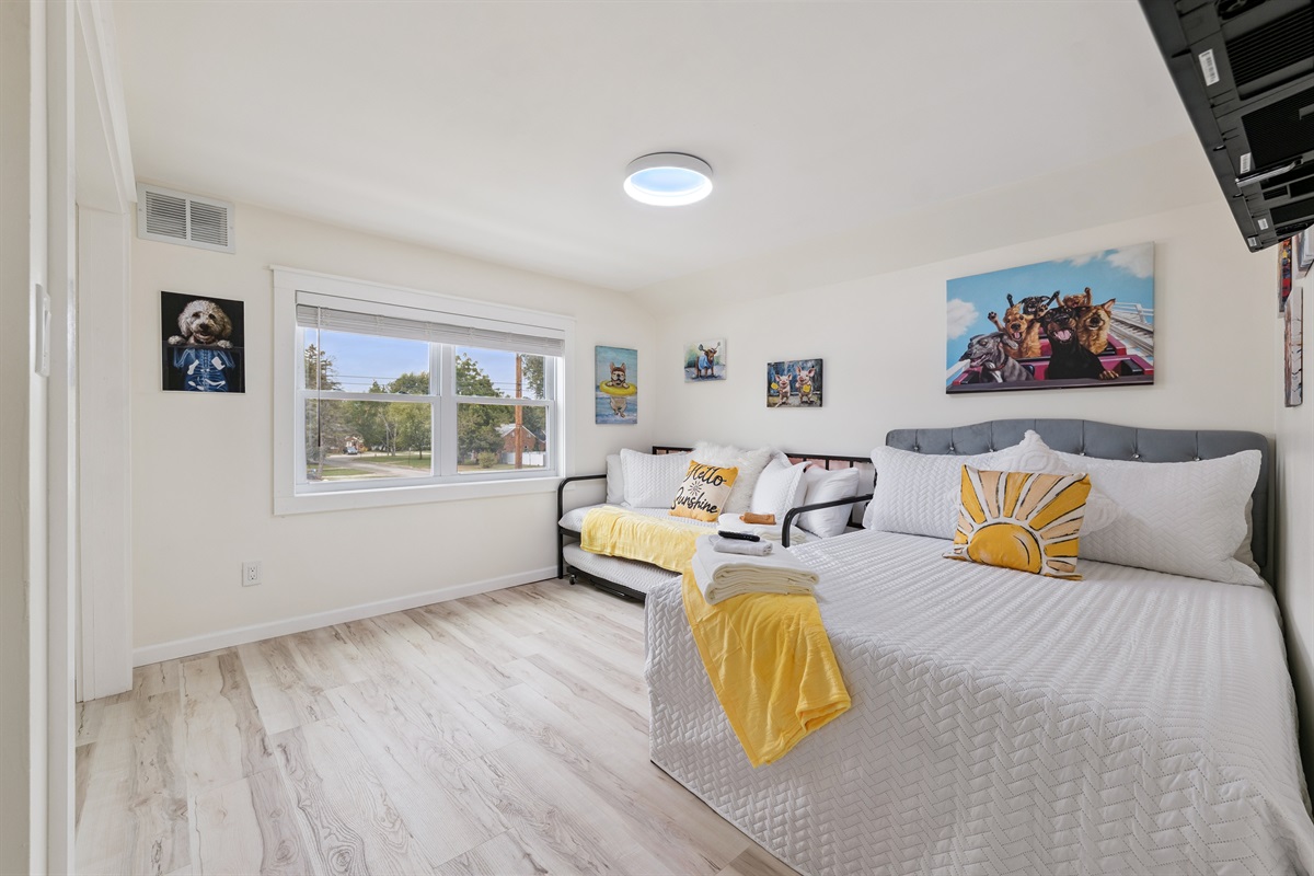 Cozy full/trundle bedroom for whole gang 