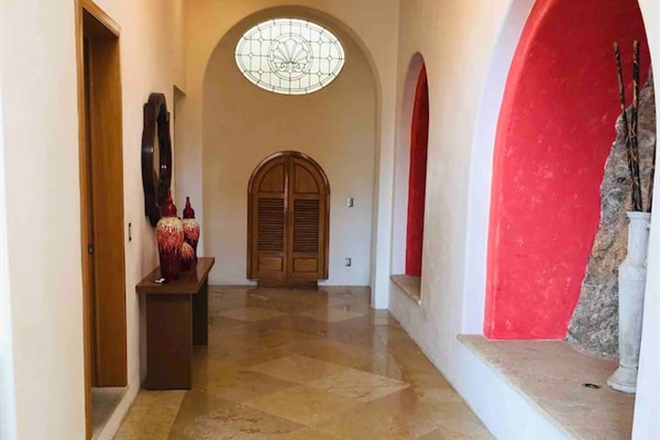 Entrance hall way