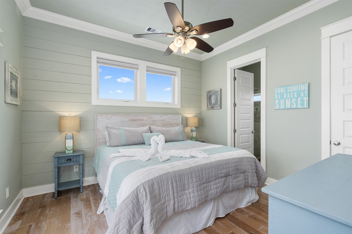 22da0b4fe5c8438394eb35b2b5f99a4e Large | Beachhouse | Texas | TX | Vacation Homes | Galveston | Crystal Beach | Kokomo | Breezy Days | Beachfront Elegance | Sunrise Serenity | Southern Sands Property Management, LLC