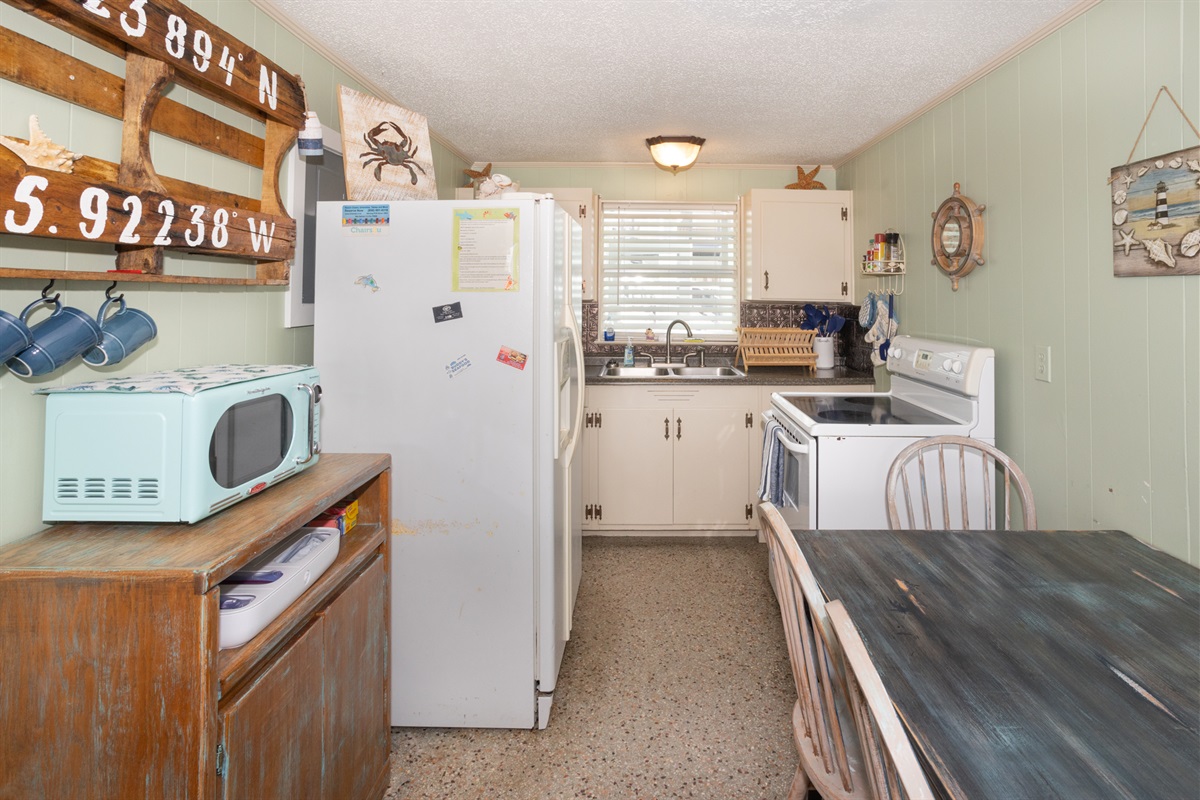 Dining/kitchen