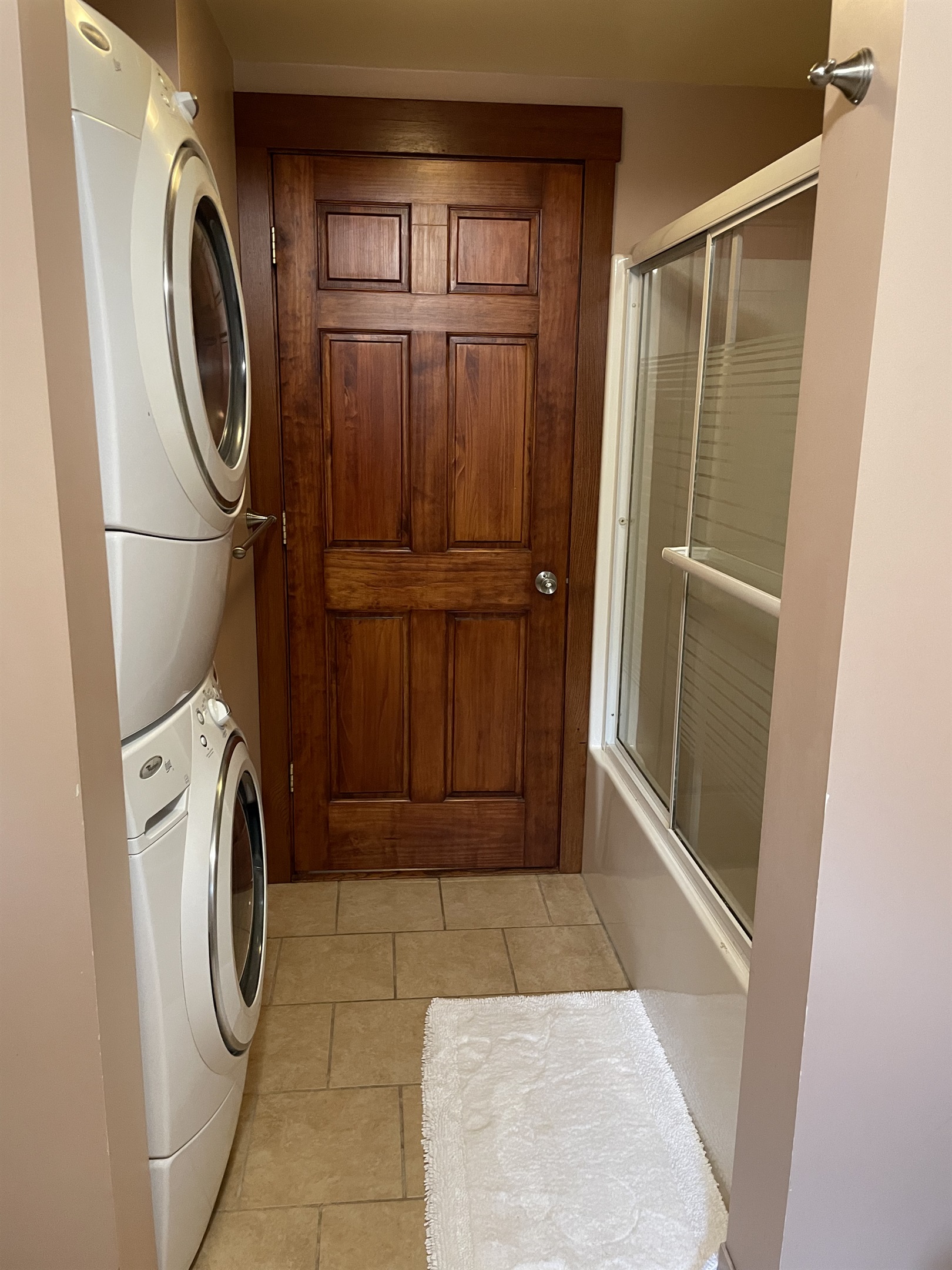 Tub/shower and laundry