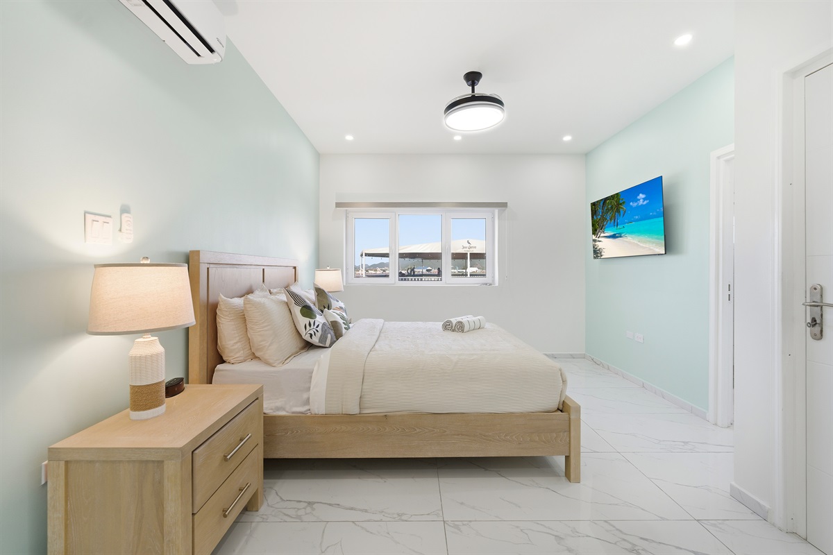 Bright second bedroom perfect for friends, family, or additional guests