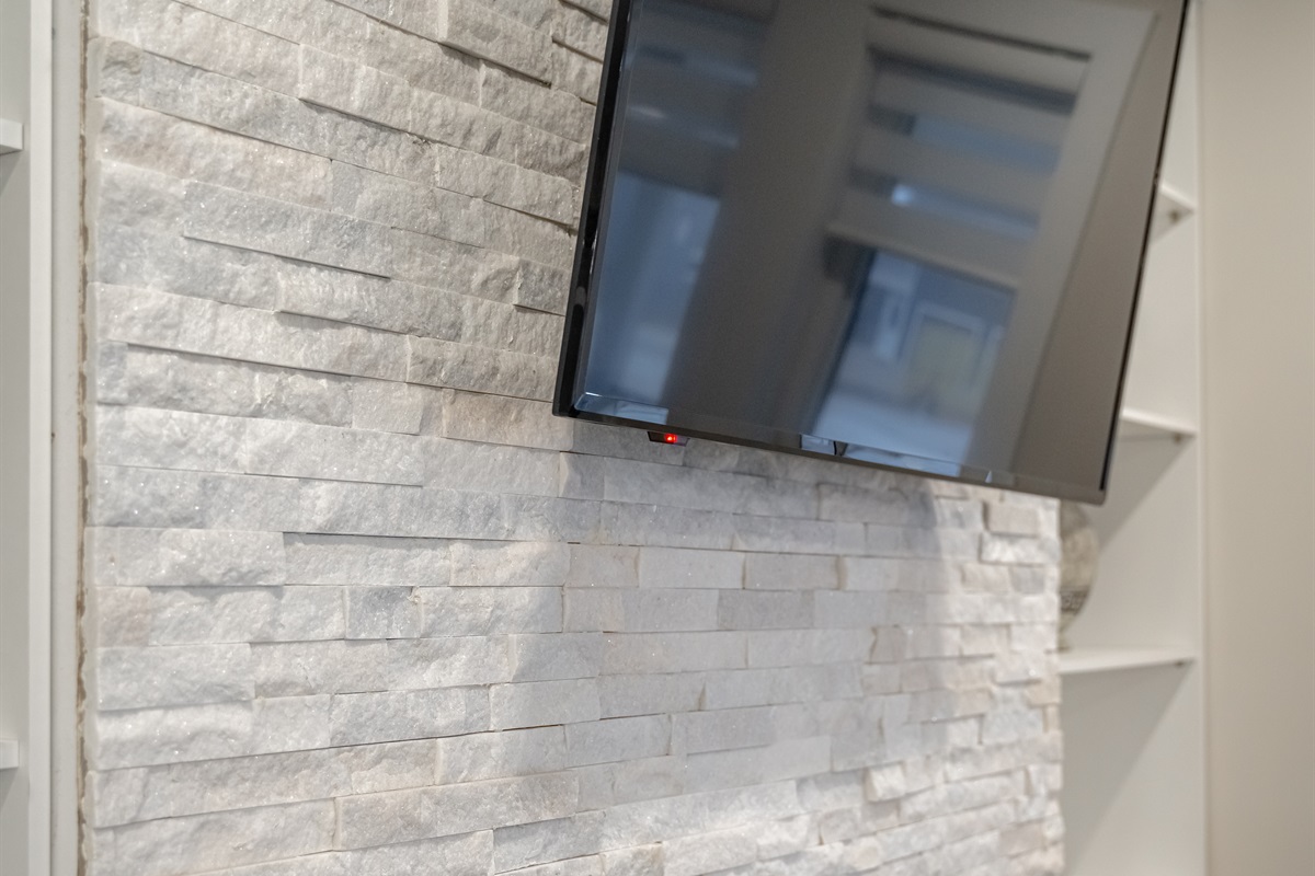 Cozy Living Area with fireplace and Smart Tv