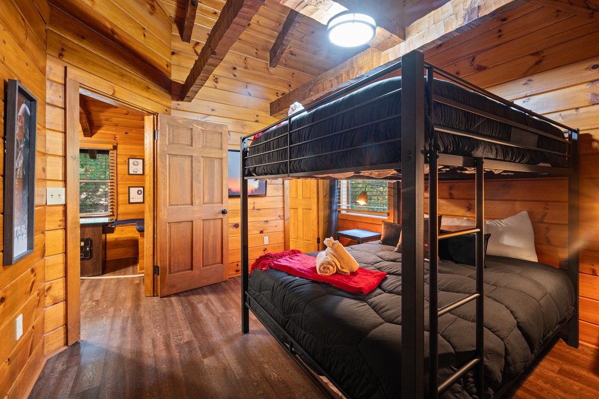 The Darkside Room with a set of Queen size bunks!