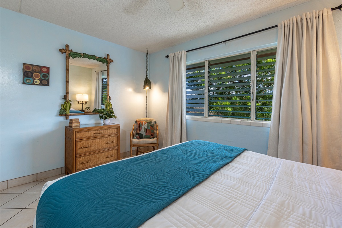 Ceiling Fan & Louvered Windows to Keep Cool