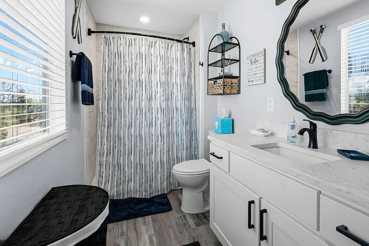 Biltmore Beach Aloft (3rd floor) bathroom