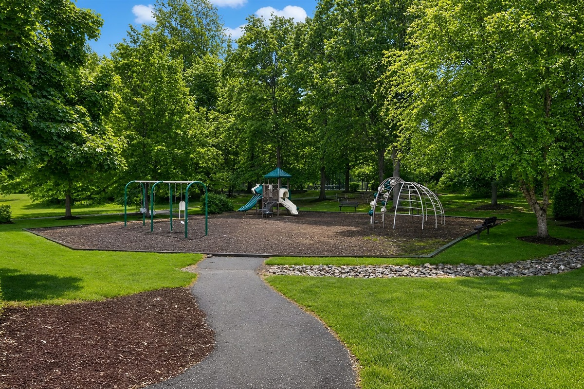 Community Playground — Kids Play Area, Tennis Courts, Walkable from Elizabeth Place