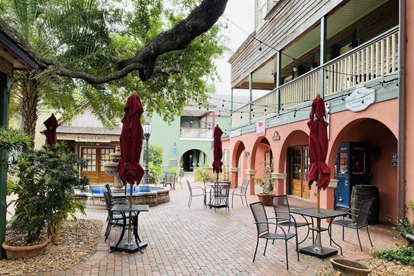 8 minute drive to historic downtown St Augustine
