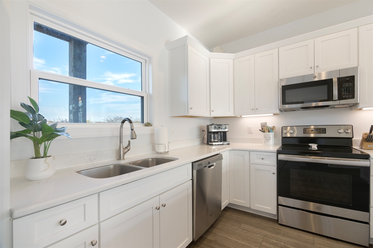 Enjoy cooking in this sleek & stylish kitchen with updated appliances