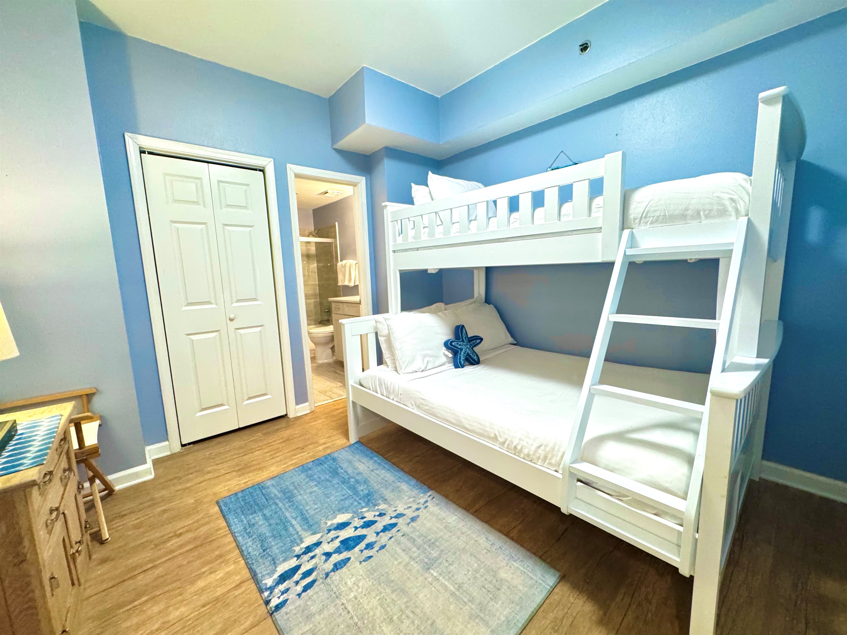 Full size bed on bottom, twin on top.