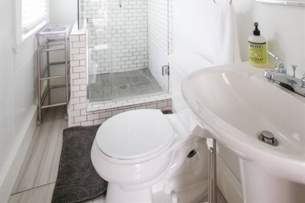 Hall bathroom.  Shared between twin bedroom and living room.  Accessible from the living room and entry way.