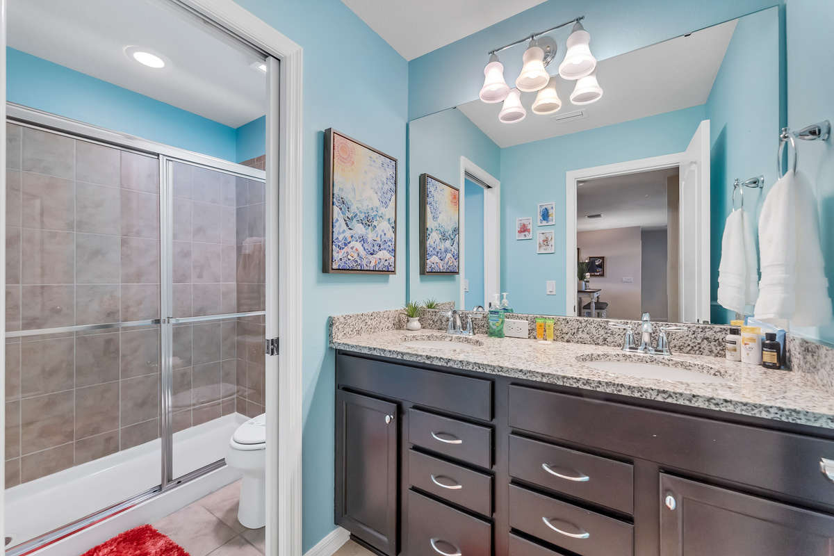 Finding Nemo themed bathroom between Mickey Mouse and Princess bedrooms