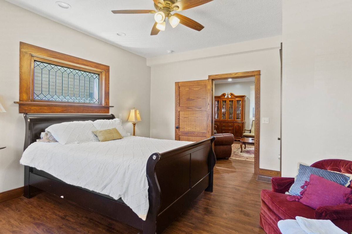 Spacious bedroom featuring a comfortable queen-sized bed, offering a relaxing and restful retreat.