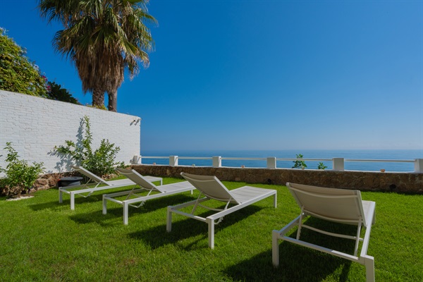 Relax in style in our Torremolinos Duplex. Picture yourself on sun loungers in the private garden, surrounded by tranquility and lush greenery. Your oasis of calm awaits. #GardenRetreat