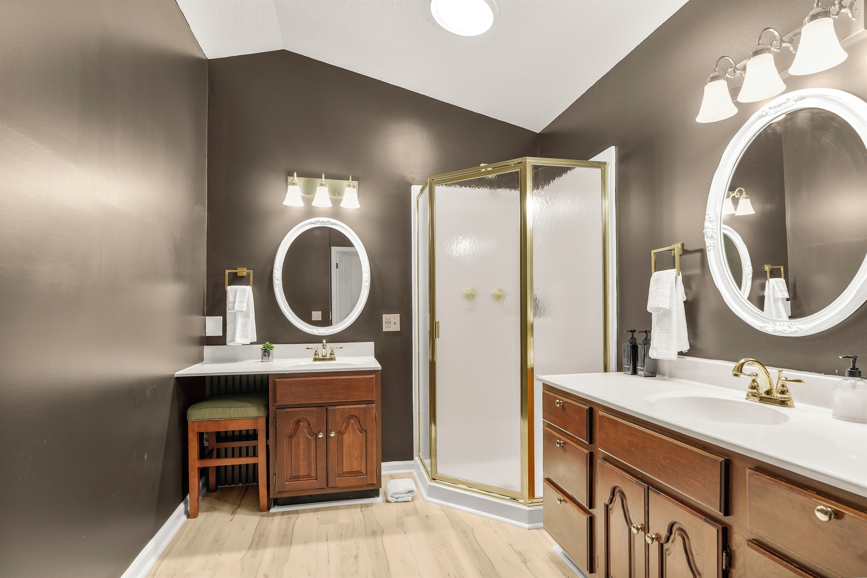 Upstairs hall bath #1 with dual vanities and shower

