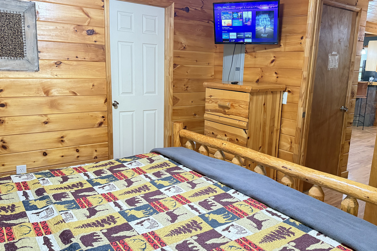 Master King Bed w Real Log Beds on Main