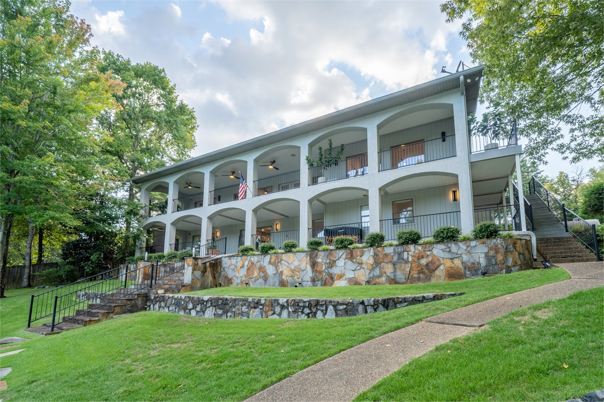 Two Story Lakefront House with Amazing Views!